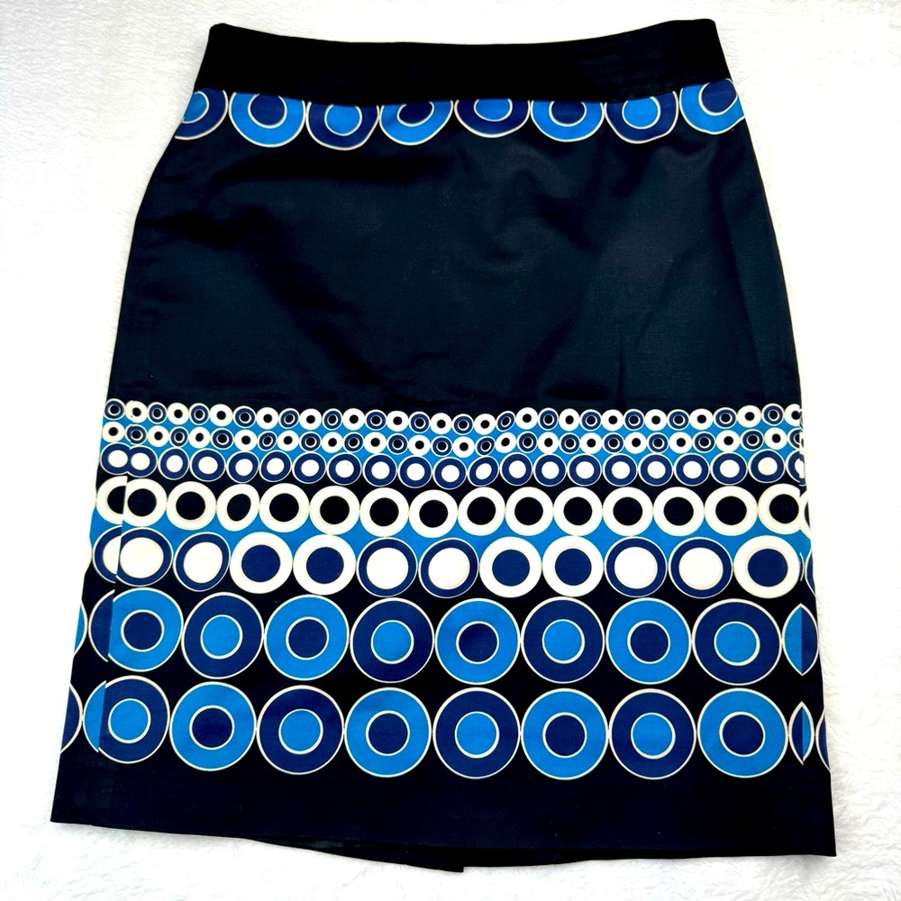 Ann Taylor Black with blue and white circle retro style. Pencil Skirt Size 4.